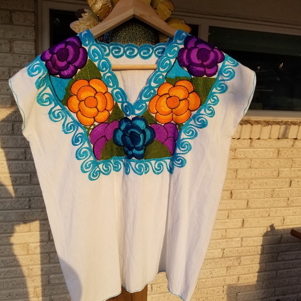 Vintage Mexicana floral embroidered blouse
